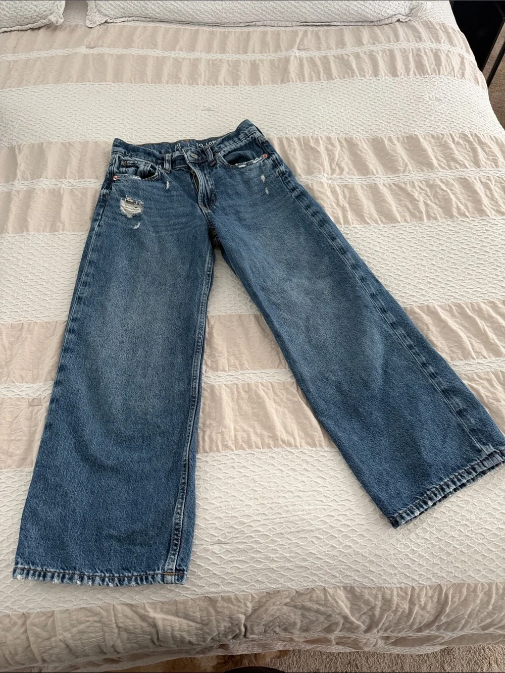 GAP Wide-Leg Distressed Jeans in Medium Blue